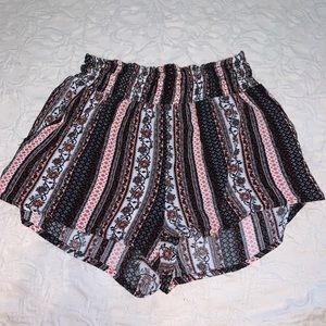 RUE 21 PATTERNED SHORTS